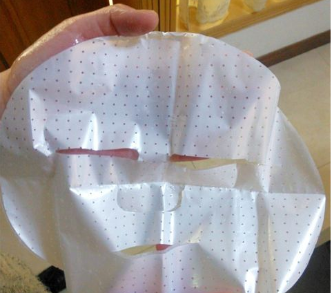 面膜廠家告訴你面膜里的塑料珠光紙有什么作用？